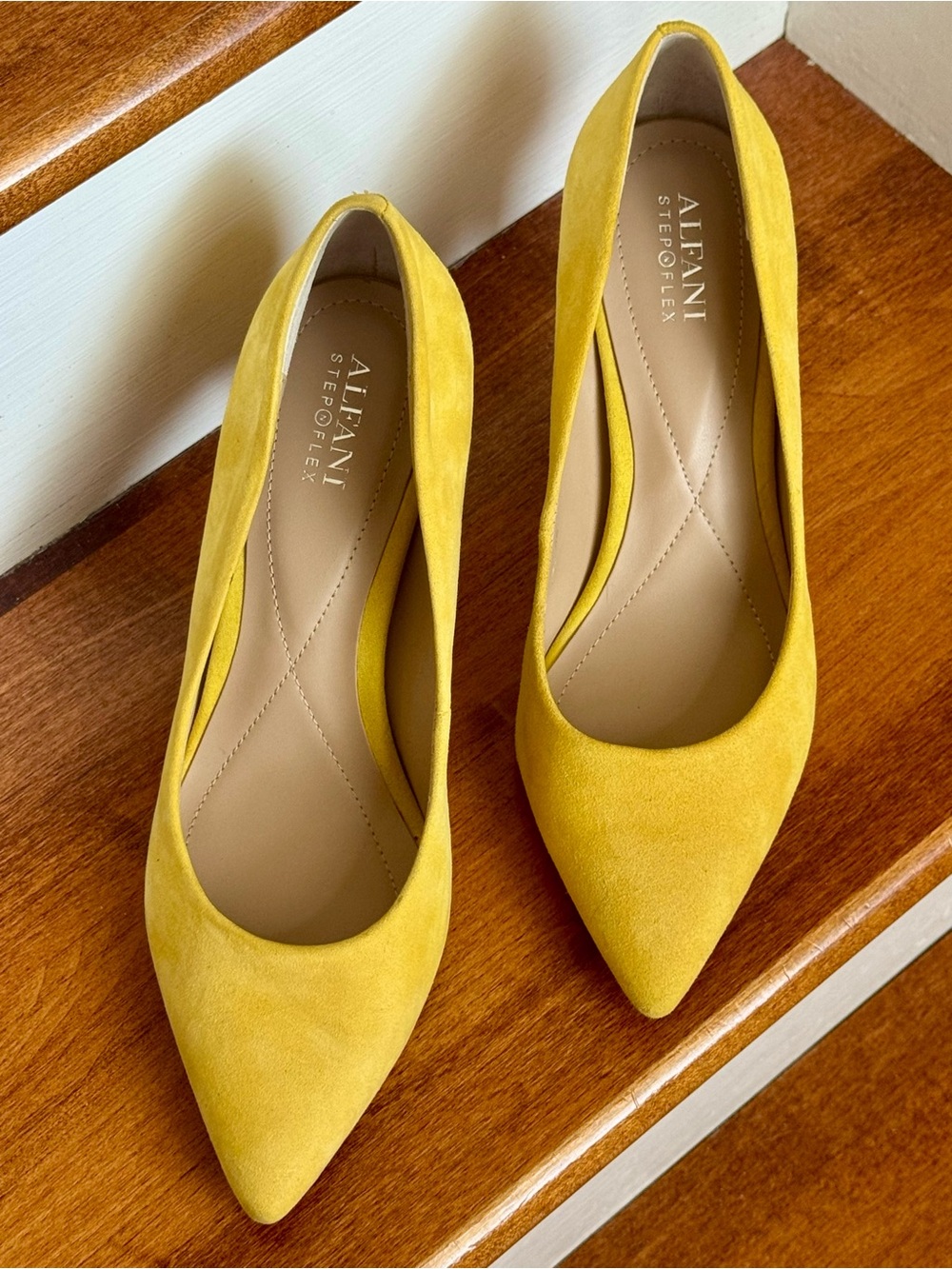 Alfani Stepflex Yellow Suede Pointed Toe Pumps – Size 8.5M
